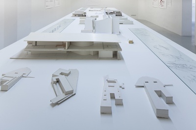 Blick in die Ausstellung "Álvaro Siza: Von der Linie zum Raum" im aut