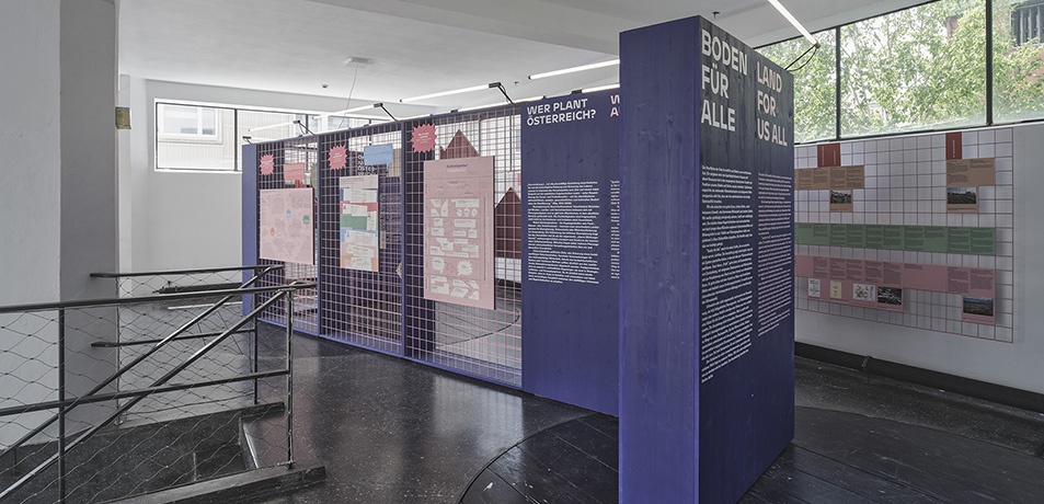 Blick in die Ausstellung im aut