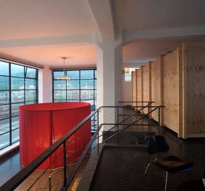 Blick in die Ausstellung "Harun Farocki, Antje Ehmann: Arbeitsverhältnisse" im aut.