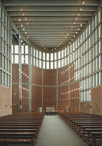 Rudolf Schwarz, St. Theresia, Linz, 1956 – 62, Innenansicht