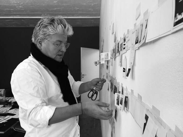 Lars Müller an der Wand