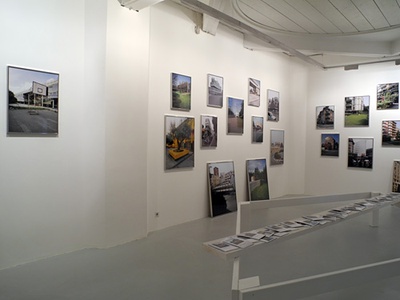 Blick in die Ausstellung im aut – Raum 3: 46 Projekte entlang der Themen Konstruktion, Struktur, Plastizität, Wohnhäuser und Wohnquartiere, Bildnachweis: © Werner Feiersinger