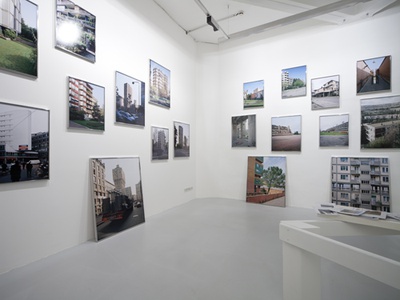 Blick in die Ausstellung "Italomodern" im aut