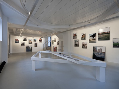 Blick in die Ausstellung "Italomodern" im aut