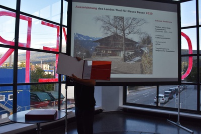 Lobende Erwähnung des Landes Tirol für Neues Bauen 2020: Umbau eines Bergbauernhofes, Kirchbichl (Architektur: b.eder architekten)