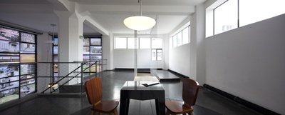 Blick in die Ausstellung "Amol eppas ondorsch"