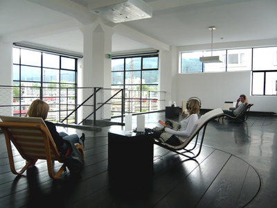 Wettbewerb Golf Spa Ressort Seefeld – Blick auf die Galerie aus der  aut: audiothek  hörbilder zur architektur