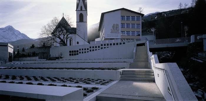 Auszeichnung des Landes Tirol für Neues Bauen 2004: Friedhoferweiterung, Sölden, 2003–2004 (Architektur: Raimund Rainer)