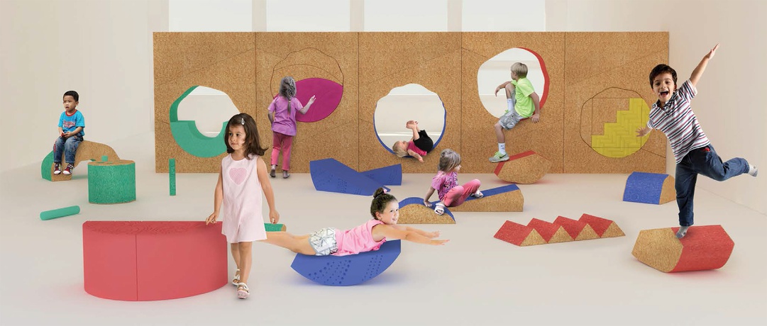 Kids Playing Objects, 2016/17 – © Lívia Kožušková Kids Playing Objects, 2016/17