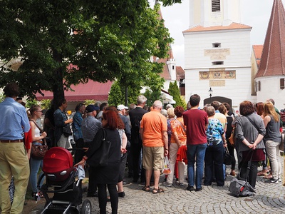 Diskussion am Südtirolerplatz 4