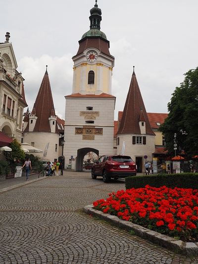 Südtirolerplatz, Steiner Tor