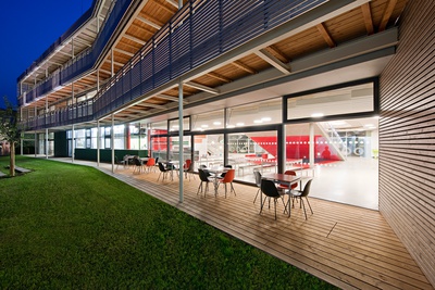 Schul- u. Kulturzentrum - Feldkirchen/Donau, 2014, Terrasse