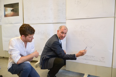 Atelier Miller: Augustinerkloster; v.li.: Student und Schmidbauer