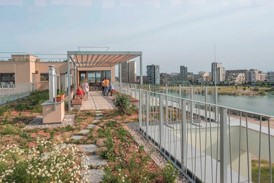 WG Melange der Caritas Wien Dachterrasse – © Caritas Wien Hertha Hurnaus WG Melange der Caritas Wien Dachterrasse