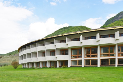 ORTE_Architekturreise_NachbarORTE Suedtirol_ Seehotel Ambach_ Architektur Othmar Barth