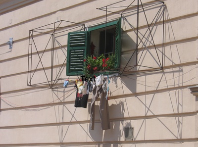 Der f.e.a-Würfel im MuseumsQuartier Wien wurde von KünstlerInnen und ArchitektInnen mit Installationen bespielt.