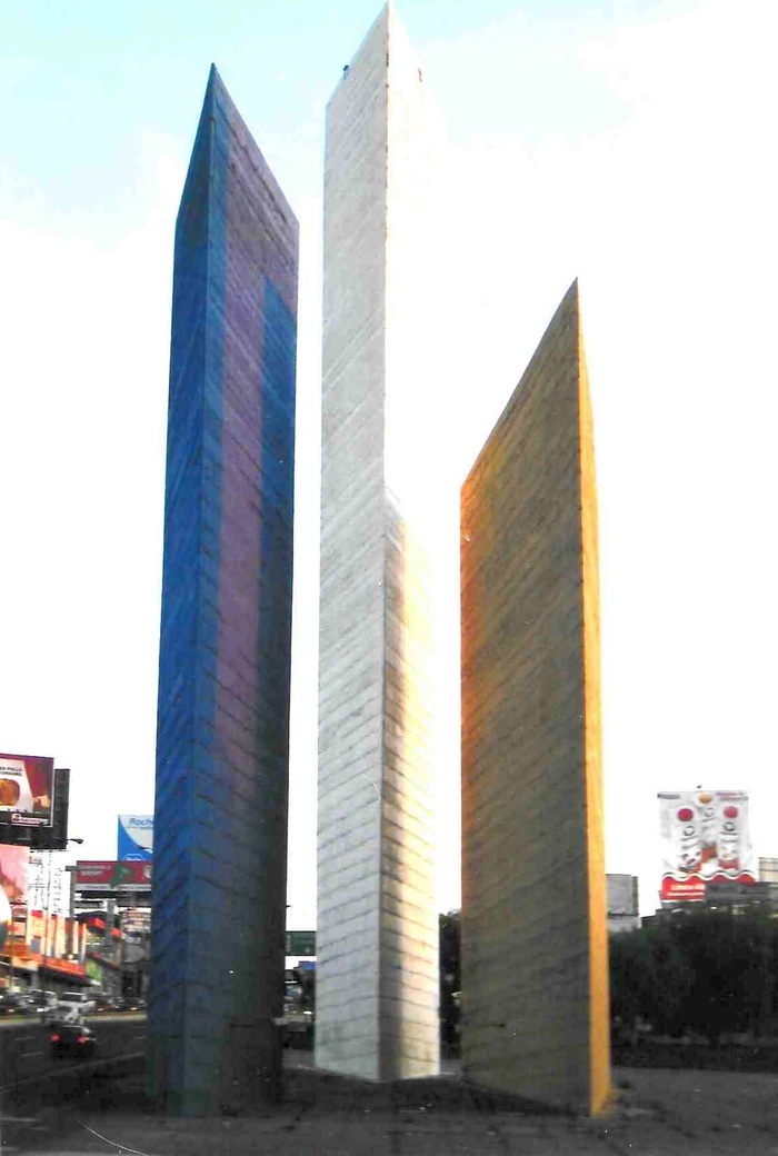 Luis Barragán, Mathias Goeritz, Torres de Satélite, Mexiko-Stadt, 2004