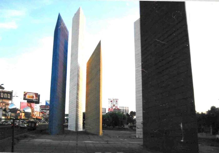 Luis Barragán, Mathias Goeritz, Torres de Satélite, Mexiko-Stadt, 2004
