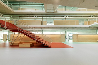 Bundesschule Aspern - Wien 22, 2017, Aula u. Lesetreppe