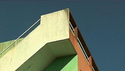 Pessac - Dach renoviert – © Pessac - Dach renoviert; Foto: sixpackfilm Pessac - Dach renoviert