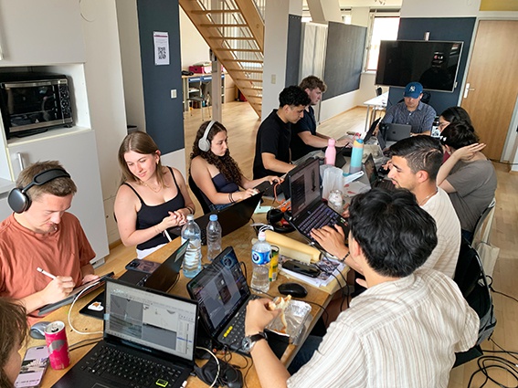 © Studierende des NJIT bei ihrer Arbeit in Krems, Foto: Gernot Riether