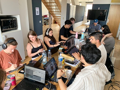 © Studierende des NJIT bei ihrer Arbeit in Krems, Foto: Gernot Riether