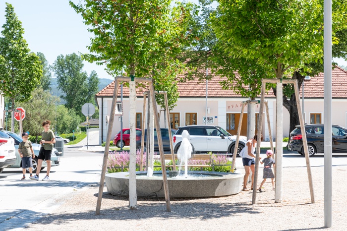 Lanzenkirchen Hauptplatz Brunnen