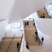 Treppenhaus - Elbphilharmonie, Hamburg; Architektur: Herzog & De Meuron – © Iwan Baan Treppenhaus - Elbphilharmonie, Hamburg; Architektur: Herzog & De Meuron