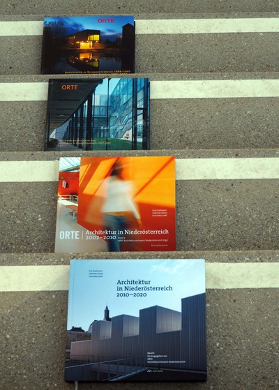 Alle vier Bände – © Heidrun Schlögl Alle vier Bände