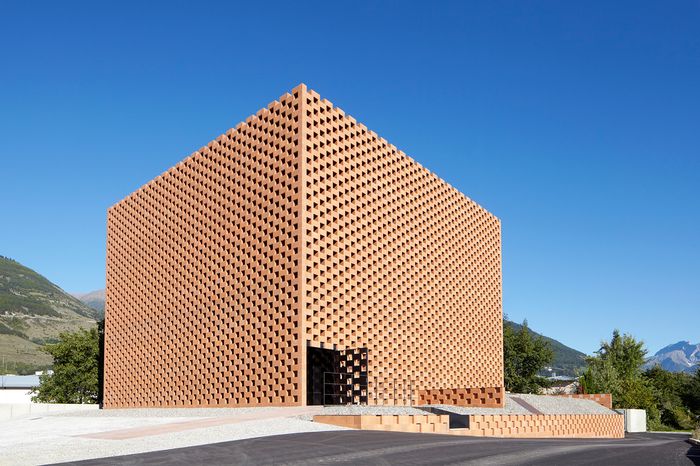 Destillerie PUNI. Architektur: Werner Tscholl