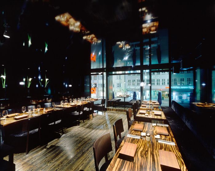 Anerkennung des Landes Tirol für Neues Bauen 2008: Sensei – Sushibar zum Roten Fisch, Innsbruck, 2005–07 (Architektur: Rainer Köberl)