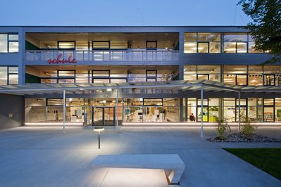 Schul- u. Kulturzentrum - Feldkirchen/Donau, 2014, Haupteingang