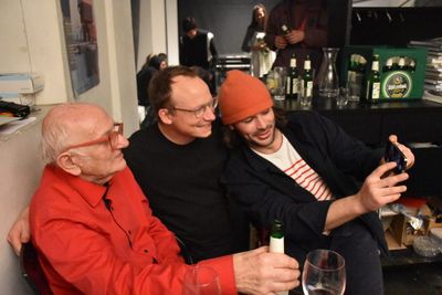 Hans-Walter Müller, Robert Stürzl (Herausgeber der Publikation über HWM) und Charles Millot nach der Eröffnung