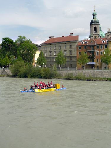 Architektur in Bewegung – Die Stadt vom Inn. Eine Flossfahrt der anderen Art Foto © aut. architektur und tirol