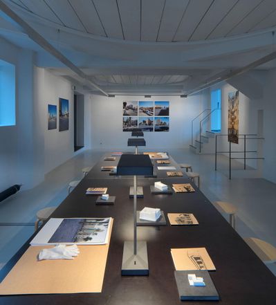 Blick in die Ausstellung "Asmara - The Sleeping Beauty"