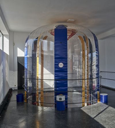 Blick in die Ausstellung "Hans-Walter Müller: Ich habe die Schwerkraft schon verlassen"