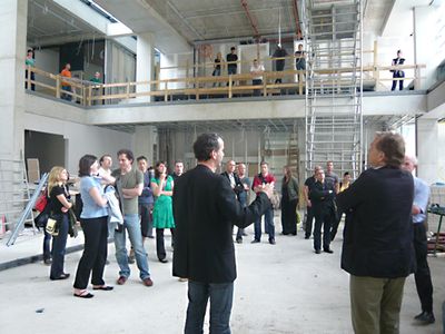 Architektur in Bewegung – Die Innenstadt im Wandel. Führung durch die Zentrale der Hypo Tirol Bank mit Hanno Schlögl und Daniel Süß Foto © aut. architektur und tirol