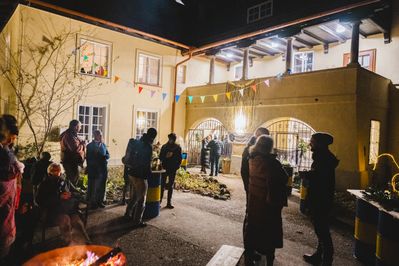 ORTE Finissage_ Leerstandsaktivierung_ Gruppe Wohnstrudel feiert den Einzug