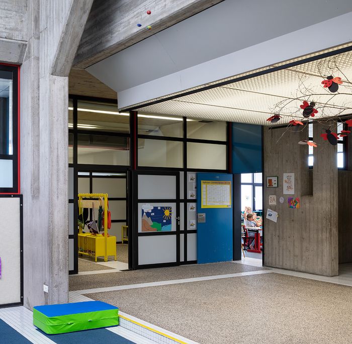 Günther Norer mit Margarethe Heubacher-Sentobe, Volksschule Vomp, 1972–74