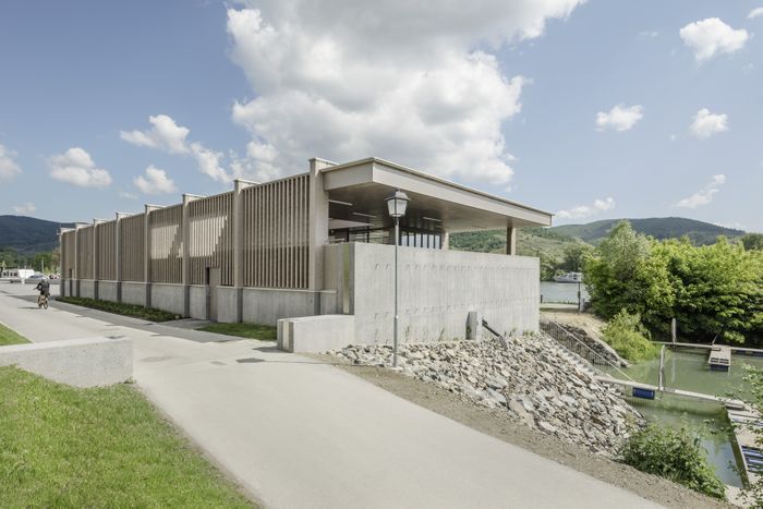 Motorbootclub und Lagerhalle Rossatzbach