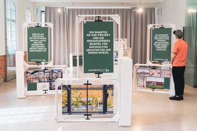 Ausstellung "Architekturpreis Land Salzburg 2024", gestaltet von Eva Zangerle